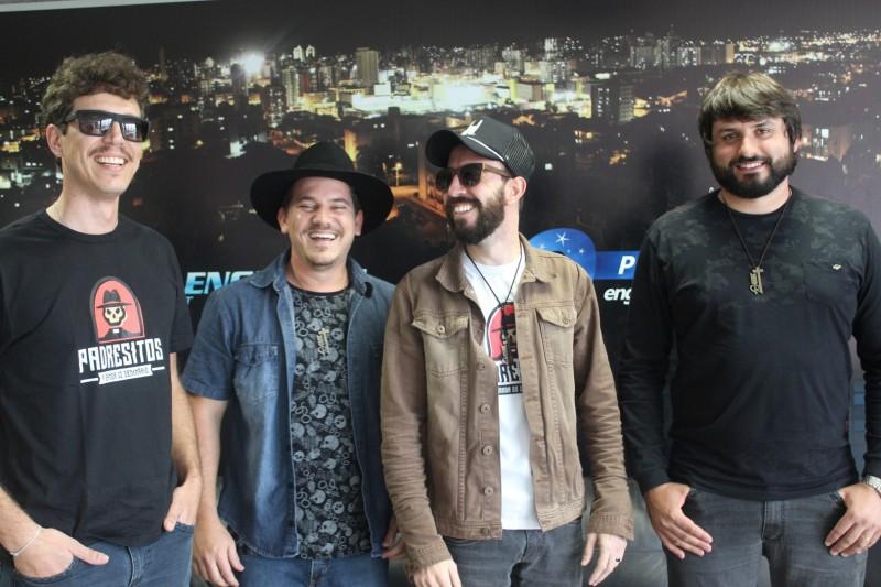 VÍDEO: Com show ao vivo para internautas, Padresitos lança site hoje