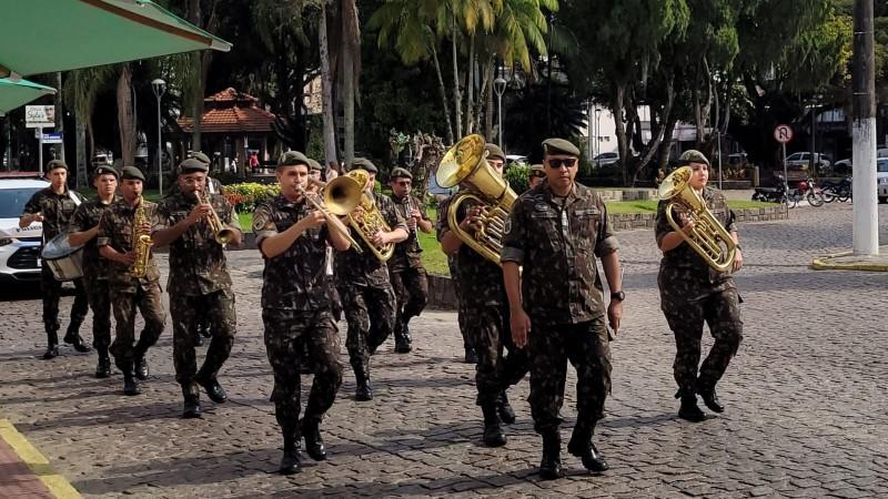 Com hasteamento das bandeiras e apresentação do 28º GAC, está aberta a Semana da Pátria