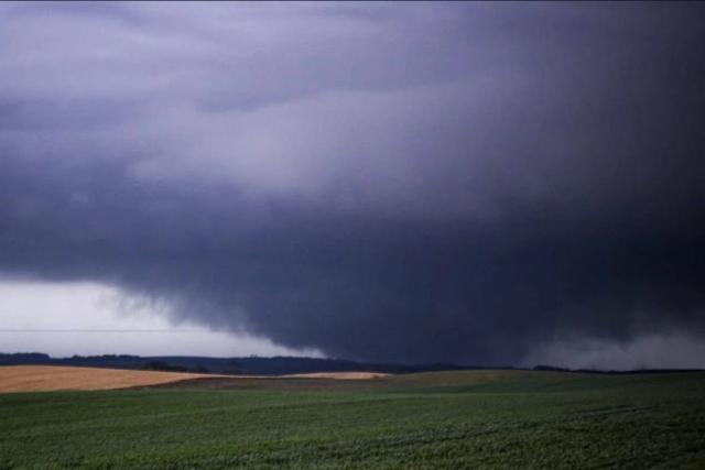 Defesa Civil avalia possibilidade de tornado ter atingido município de Santa Catarina