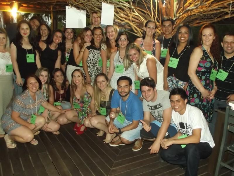 Colaboradores das Escolas YESBras em festa