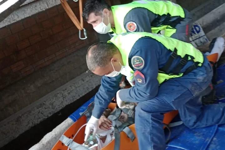 Trabalhador cai de seis metros de altura e fica gravemente ferido