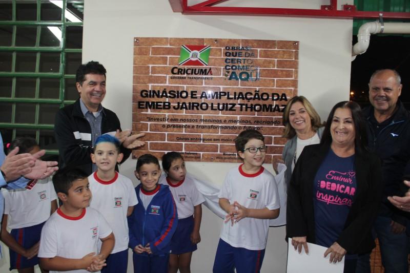 Estudantes da Escola Municipal Prof. Jairo Luiz Thomazi ganham ginásio de esportes e novas salas de aula