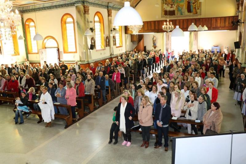 Missa da Restauração da Família reúne fiéis em Nova Veneza