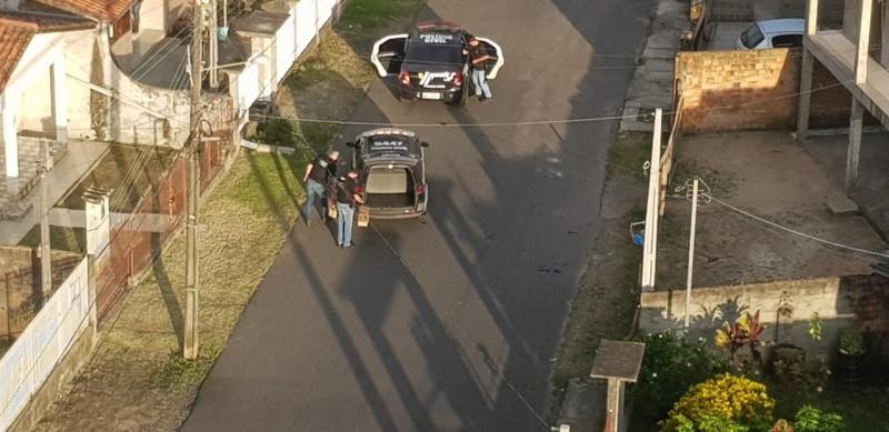 Polícia Civil cumpre 11 mandados de busca e apreensão; uma pessoa é presa por tráfico de drogas