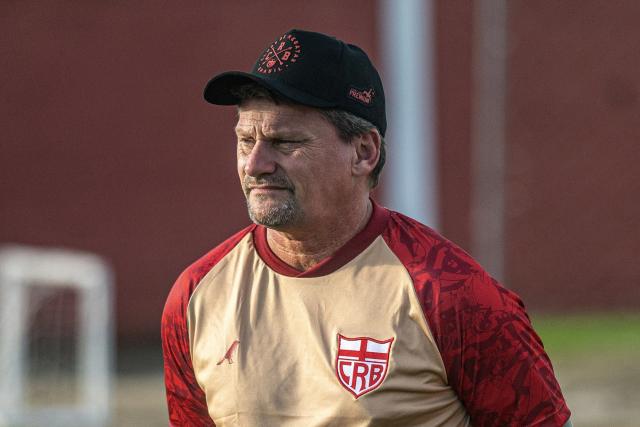Fábio Matias elogia atuação de goleiro do Criciúma