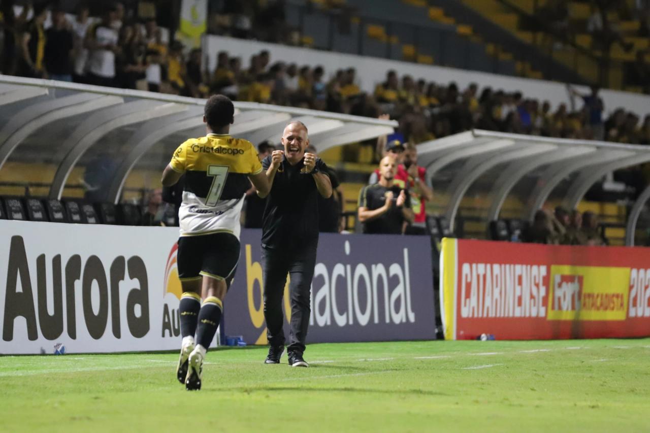 Baptista destaca efetividade do Criciúma para confirmar a classificação: 'As chances foram aproveitadas'