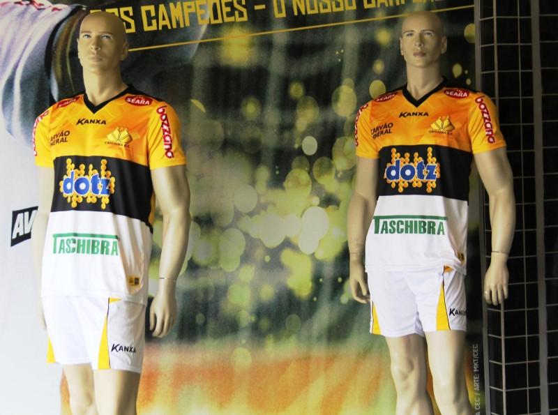 Novo manto tricolor à venda na Tigre Maníacos