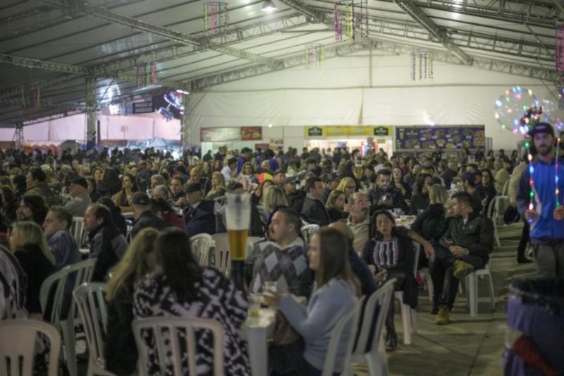 Festa da Tainha em Balneário Rincão atrai mais de 50 mil pessoas