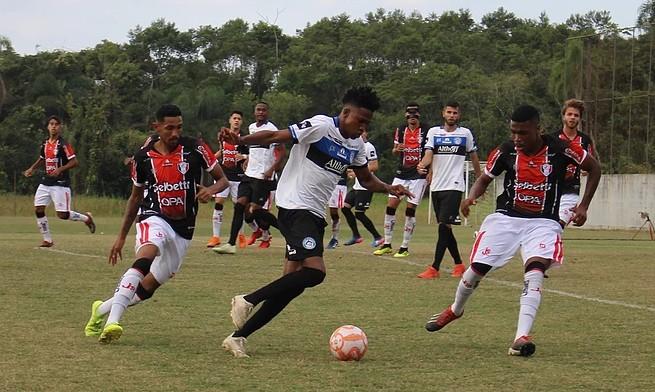 Ramires recebe oportunidade no profissional e volante valoriza o momento no clube