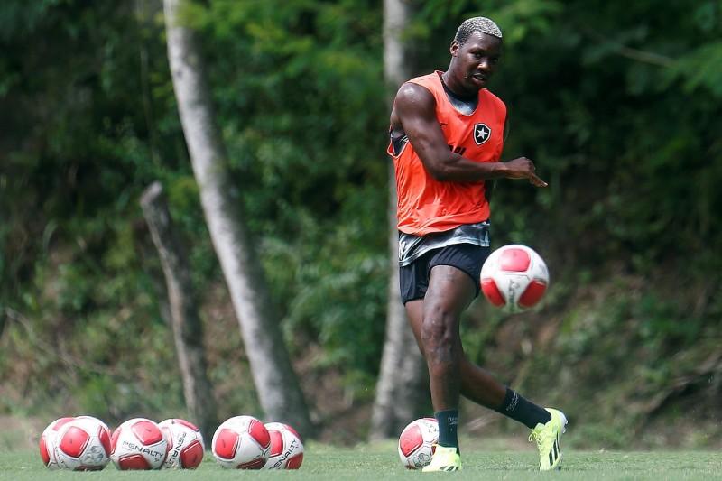 Criciúma confirma conversa com o Botafogo para contratar o volante Patrick de Paula