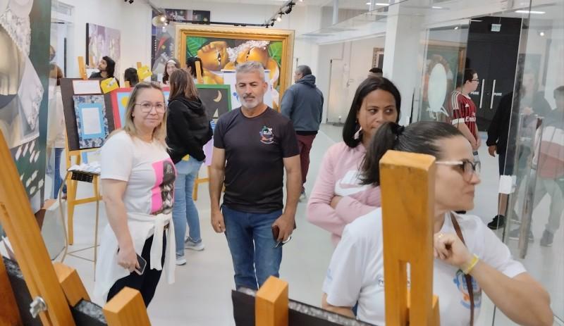 Galeria de Arte do Paço Municipal recebe exposição dos alunos do Cejai