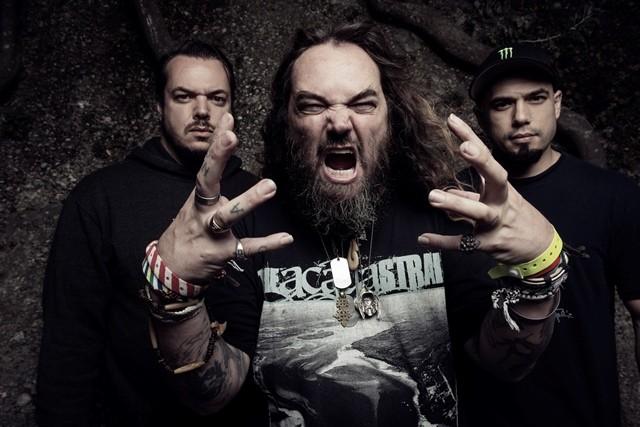 Max & Igor Cavalera fazem show em Urussanga
