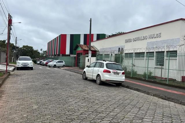 Trânsito em frente à escola gera pedidos por mudança em Criciúma