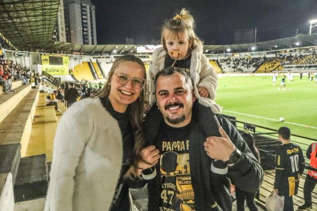 Galeria carvoeira: mais de 10 mil torcedores comemoram vitória do Tigre no Majestoso