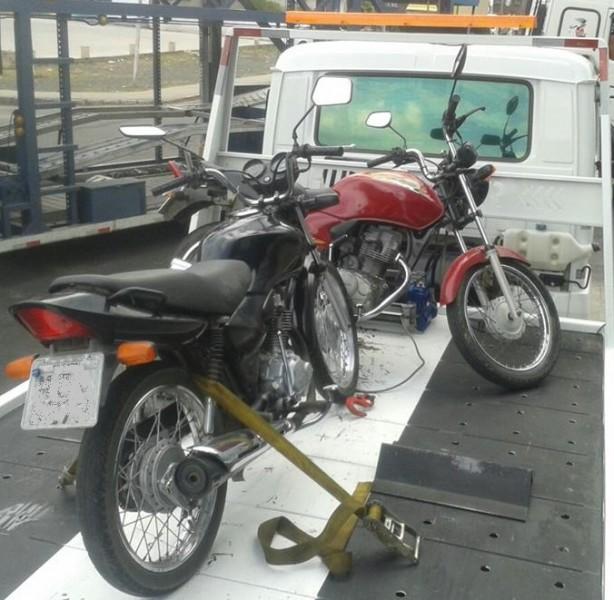 Homens são detidos por furto de motocicletas 