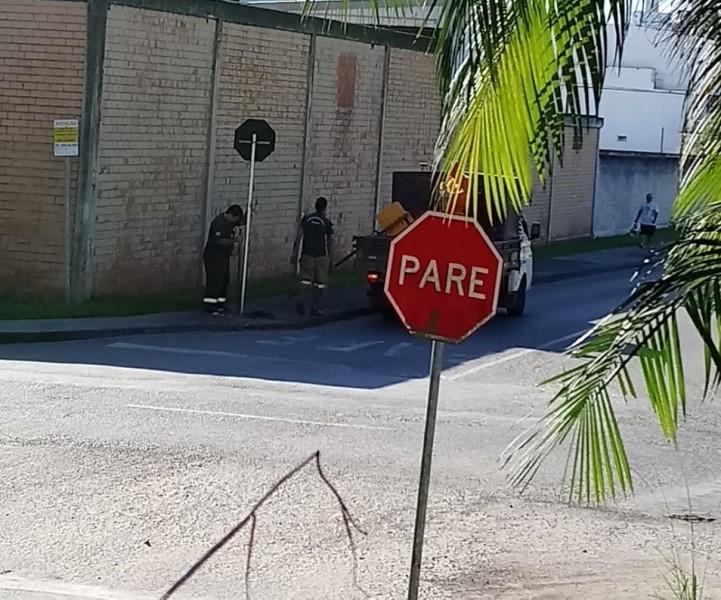 Depois de placa artesanal, DTT instala sinalização 'oficial' no São Luiz