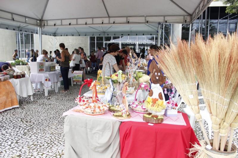 Feira da Agricultura Familiar mobiliza criciumenses no Paço Municipal Marcos Rovaris
