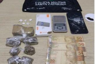 Jovem é flagrada com mais de 2,5 quilos de cocaína