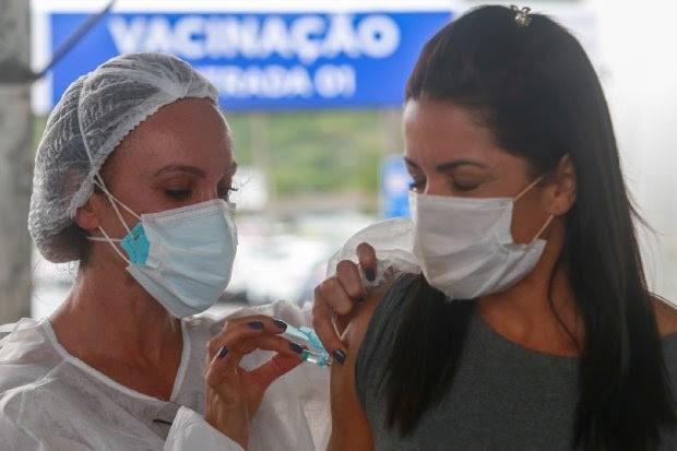 Santa Catarina atinge 80% da população adulta vacina com a primeira dose contra a Covid-19