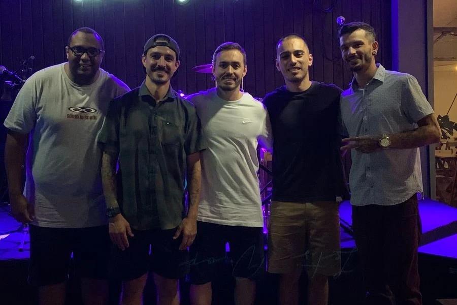 Cantor de Içara cria banda inspirada nos artistas musicais brasileiros