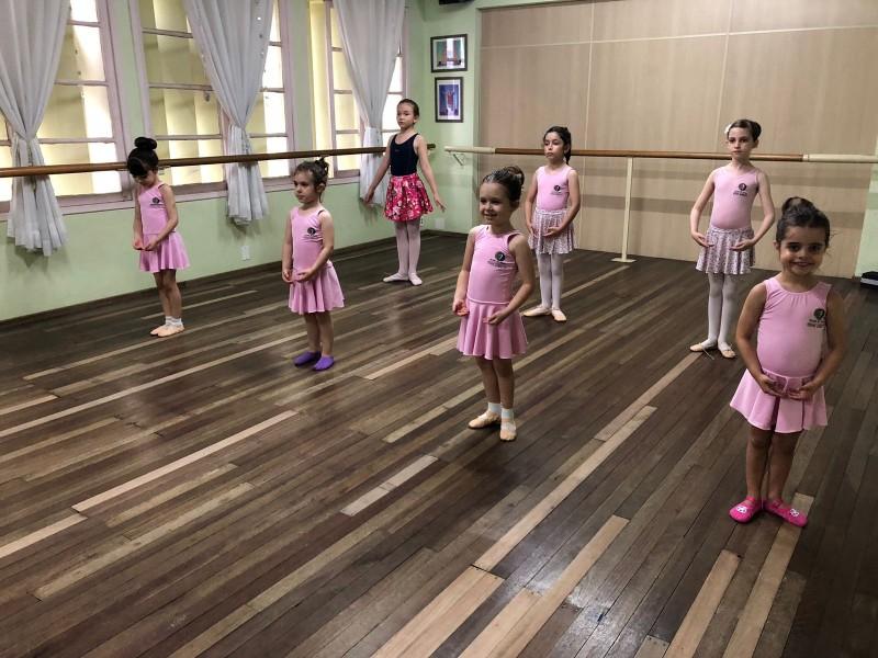 Do balé ao K-Pop: aulas na Escola de Dança Viviane Candiotto iniciam esta semana