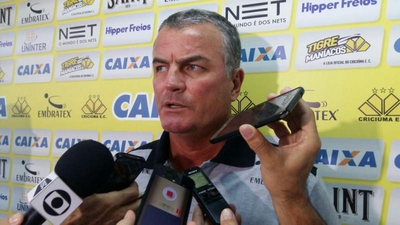 'Vamos esquecer o G-4', decreta o técnico Mazola Junior