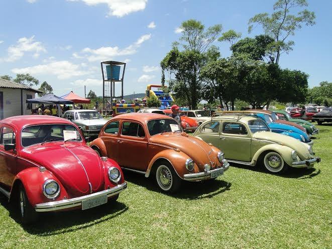 Encontro de carros antigos no Parque Ecológico de Maracajá