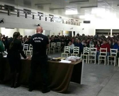 Palestra do coordenador da DIC alerta sobre malefícios das drogas