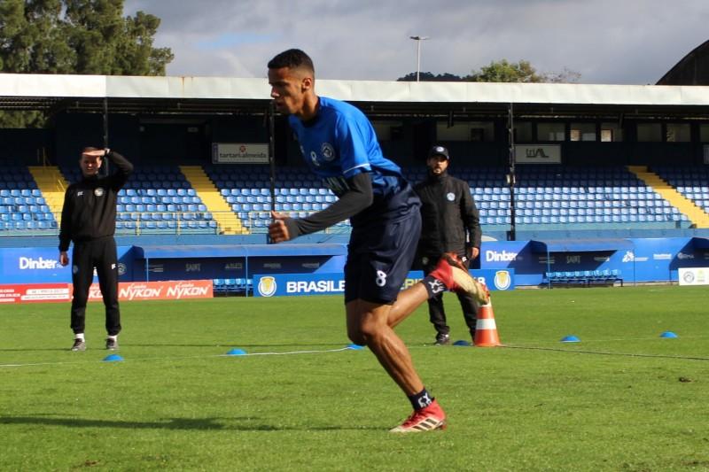 Gabriel Carioca é promovido no Atlético Tubarão 