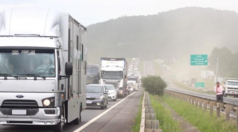 Mais de 700 motoristas flagrados ultrapassando em local proibido no feriado de Natal 