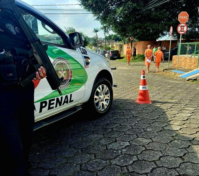 Polícia Penal acompanha saída temporária de 54 apenados em Criciúma