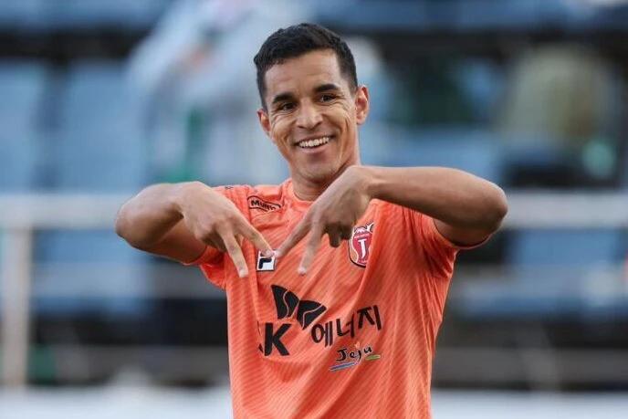 Criciúma encaminha contratação de atacante que atuava na Coreia do Sul