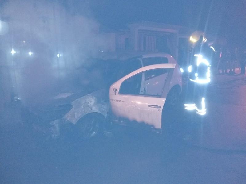 Veículos são atingidos por incêndio nesta madrugada em Criciúma
