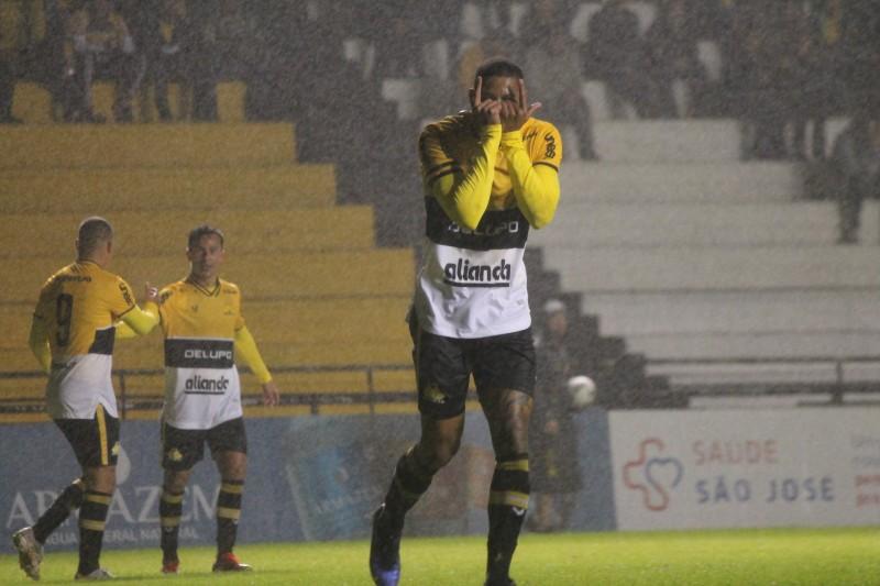 Em casa, Tigre vence o Guarani de Palhoça e confirma vaga na semifinal da Série B do Catarinense