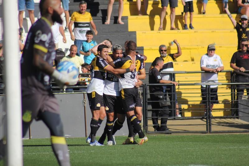 Criciúma sofre contra o Mirassol, mas vence com gol aos 50 do segundo tempo e entra no G4