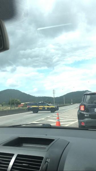 BR-101 no sentido Norte temporariamente bloqueada em Tubarão