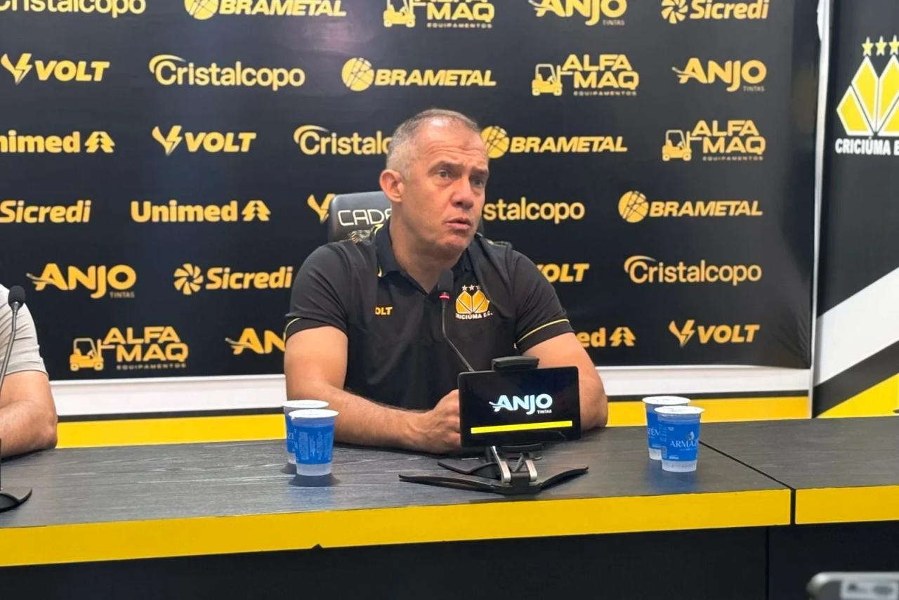 “Poderia ter sido um placar maior”, diz Eduardo Baptista após vitória do Criciúma