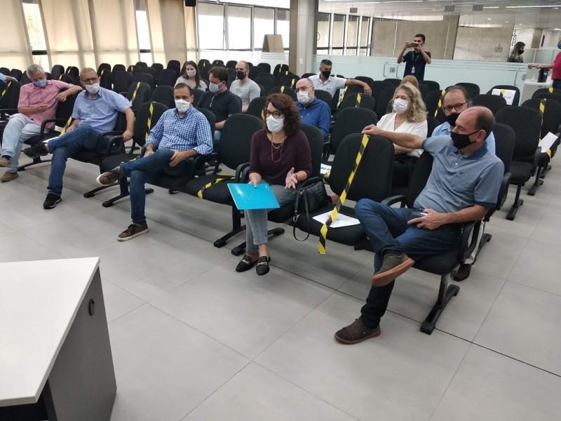 Lojistas manifestam desapontamento com a administração municipal pela falta de iluminação natalina