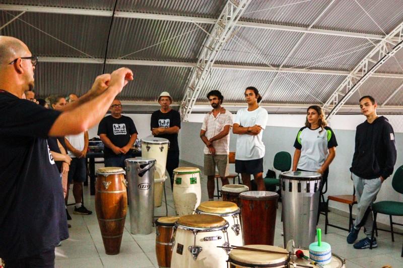 Imbituba e Laguna recebem oficinas de percussão gratuitas na primeira quinzena de janeiro