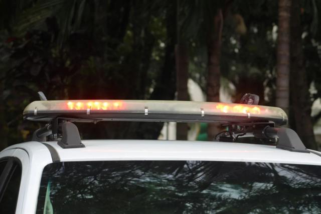 Criminoso armado atira três vezes contra funcionário durante fuga de assalto