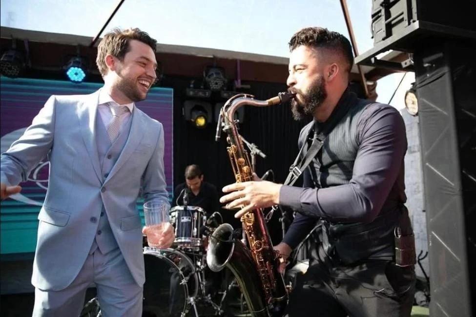 Clássico e moderno: saxofonista traz inovação e união do tempo antigo com o presente