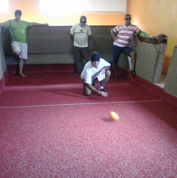 Adore realiza torneio de bocha entre deficientes visuais