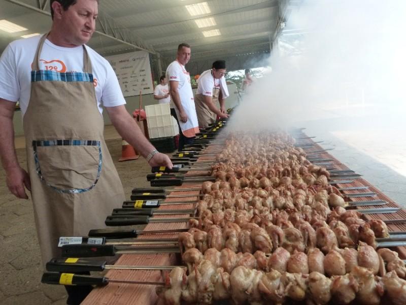 Almoço das Carnes Brancas movimenta o Bairro da Juventude