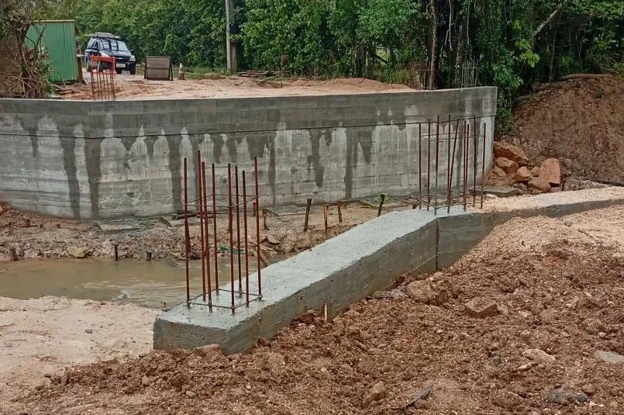 Fotos: comunidade aguarda conclusão de obra em ponte que liga municípios do Sul catarinense
