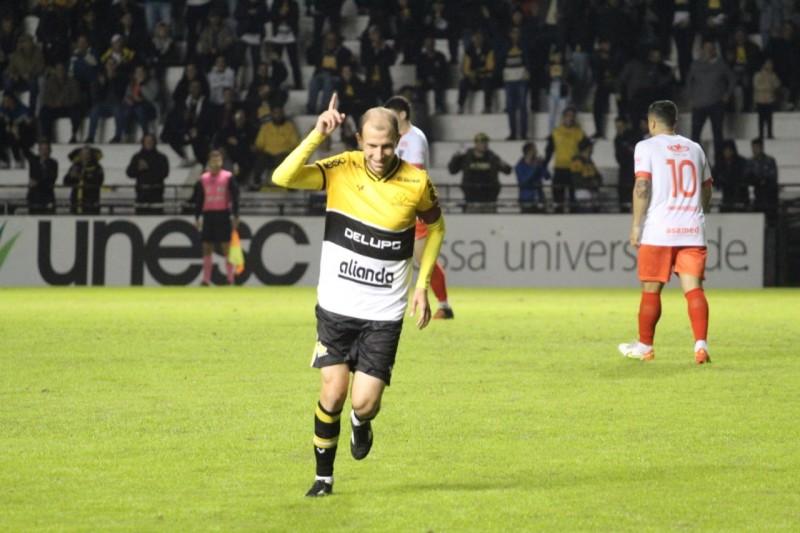 Renan Bressan faz dois, Criciúma vira para cima do Atlético e soma mais três pontos no Catarinense