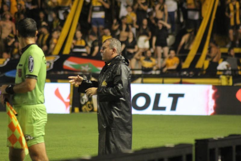 Cláudio Tencati elogia desempenho do Criciúma no primeiro teste da temporada