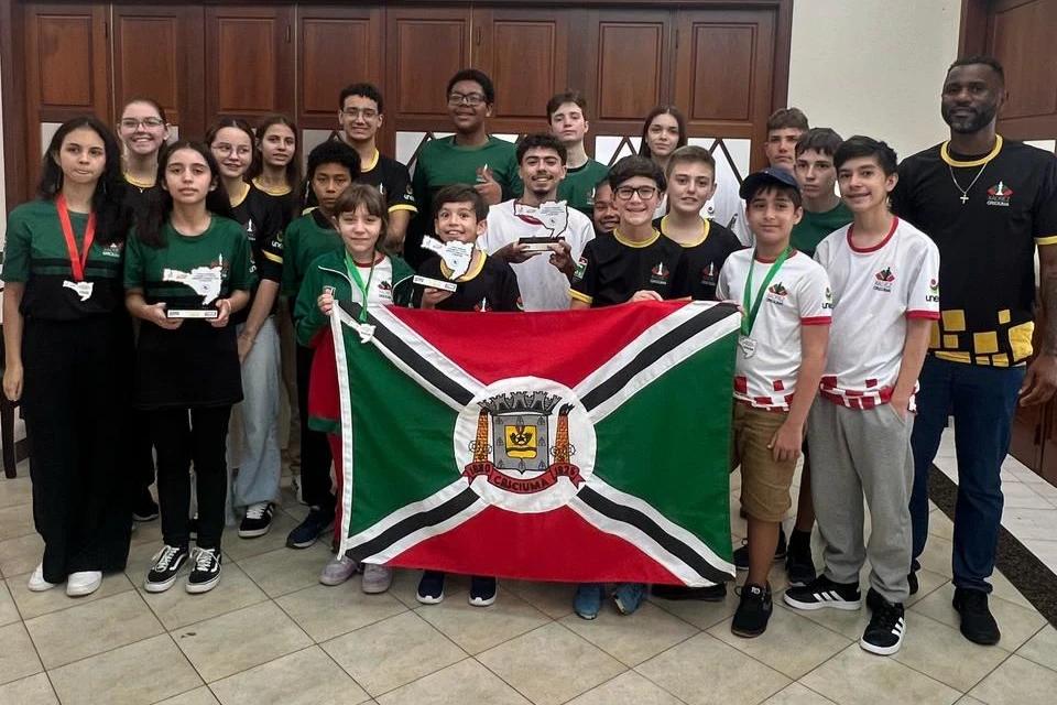 Enxadristas da FME Criciúma se destacam em competição em São Bento do Sul