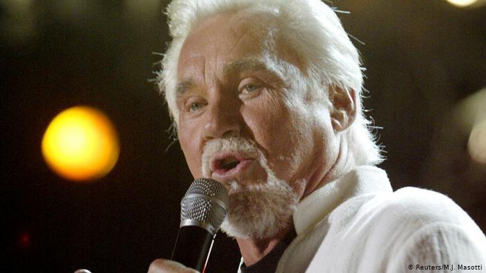 Morre Kenny Rogers, lenda da música norte-americana