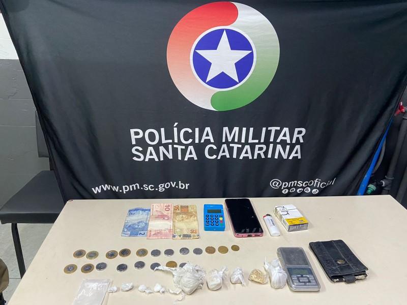 Traficante é preso em flagrante vendendo drogas no bairro Santa Luzia