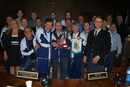 Time de veteranos de Nova Veneza homenagenado por título em torneio italiano